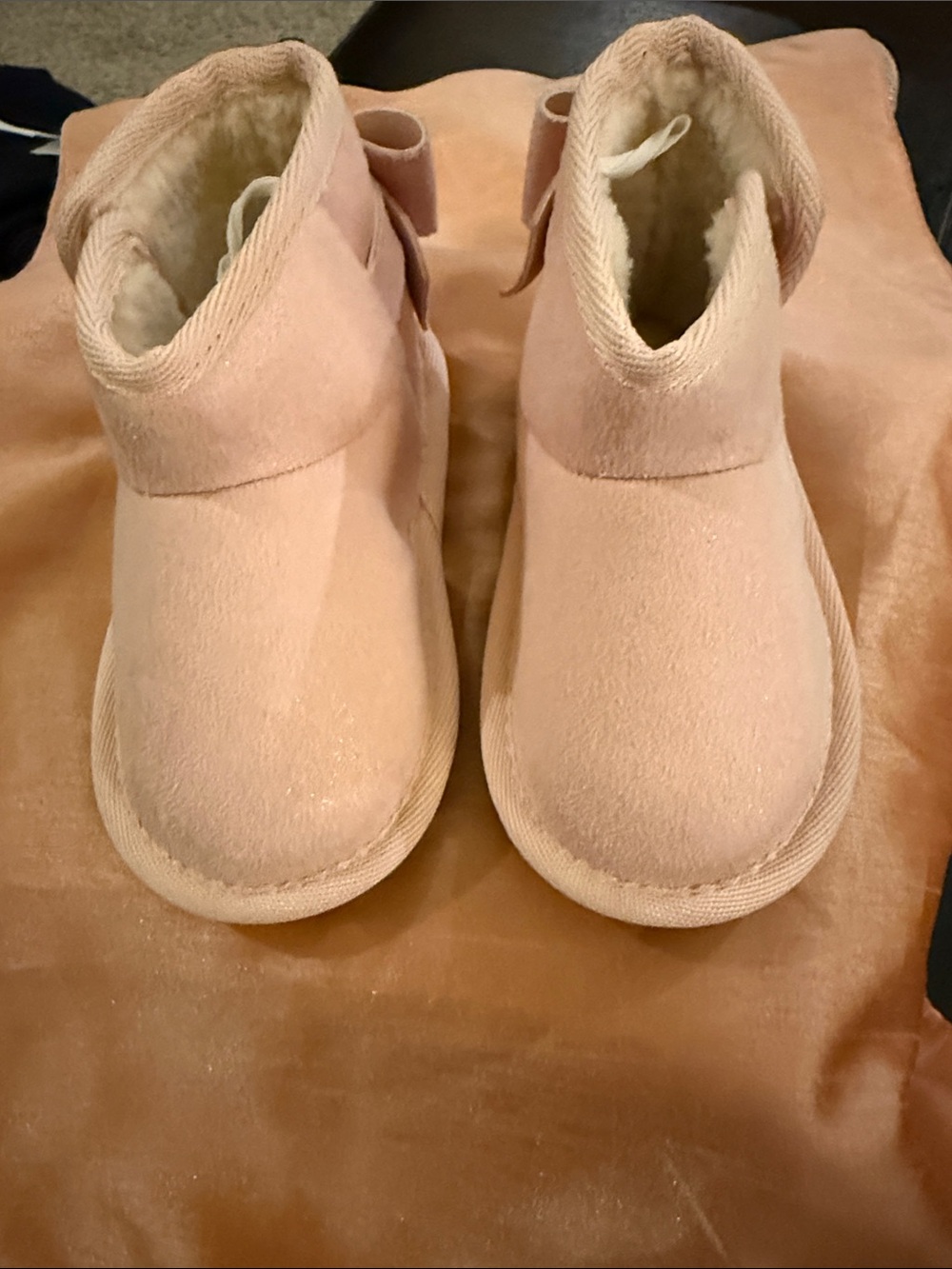 Gymboree girls pink suede like boots!